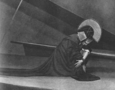 Иллюстрация к книге — Таиров [i_025.jpg]