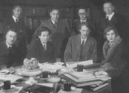 Иллюстрация к книге — Таиров [i_038.jpg]