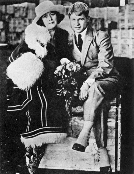 Иллюстрация к книге — Сергей Есенин. Биография [i_185.jpg]