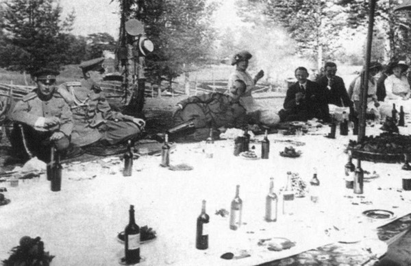 Иллюстрация к книге — Партер и карцер. Воспоминания офицера и театрала [i_026.jpg]