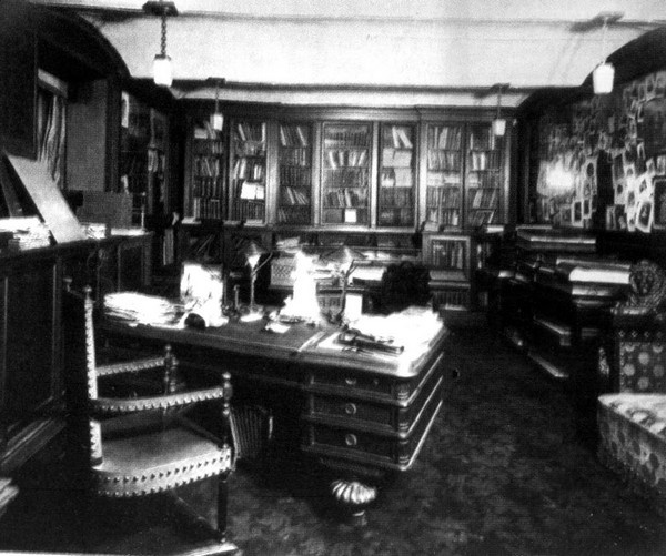 Иллюстрация к книге — Партер и карцер. Воспоминания офицера и театрала [i_060.jpg]