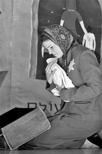 Иллюстрация к книге — Храброе сердце Ирены Сендлер [i_033.jpg]