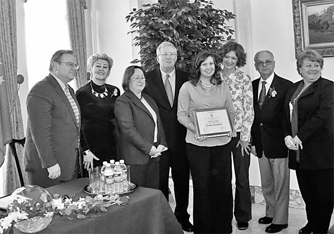 Иллюстрация к книге — Храброе сердце Ирены Сендлер [i_037.jpg]