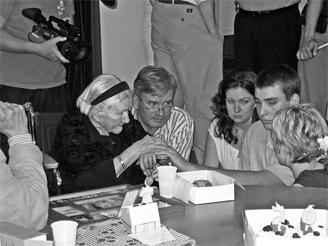 Иллюстрация к книге — Храброе сердце Ирены Сендлер [i_050.jpg]