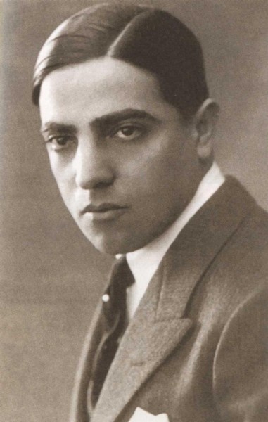 Иллюстрация к книге — Онассис. Проклятие богини [i_001.jpg]