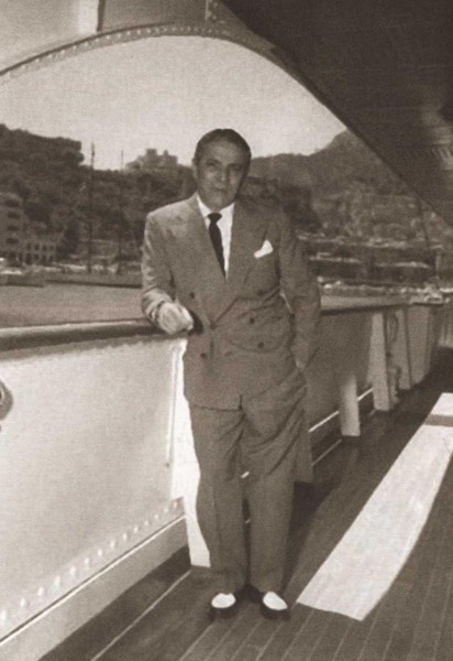 Иллюстрация к книге — Онассис. Проклятие богини [i_006.jpg]