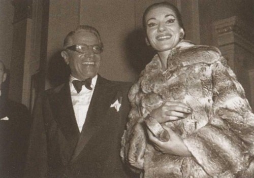 Иллюстрация к книге — Онассис. Проклятие богини [i_016.jpg]