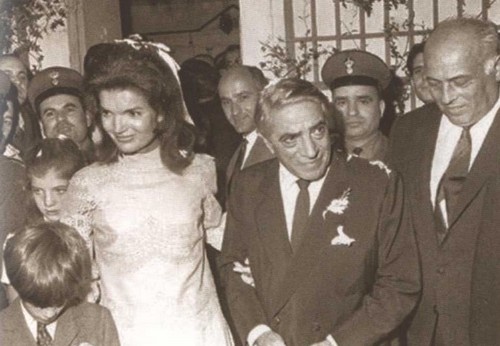 Иллюстрация к книге — Онассис. Проклятие богини [i_018.jpg]