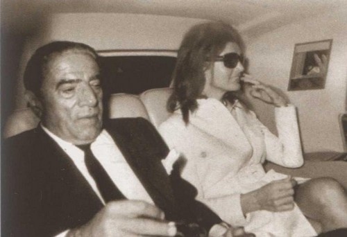 Иллюстрация к книге — Онассис. Проклятие богини [i_019.jpg]