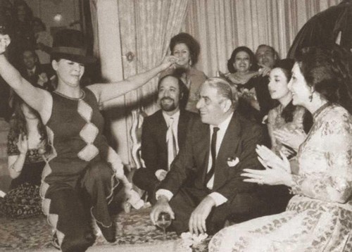 Иллюстрация к книге — Онассис. Проклятие богини [i_021.jpg]