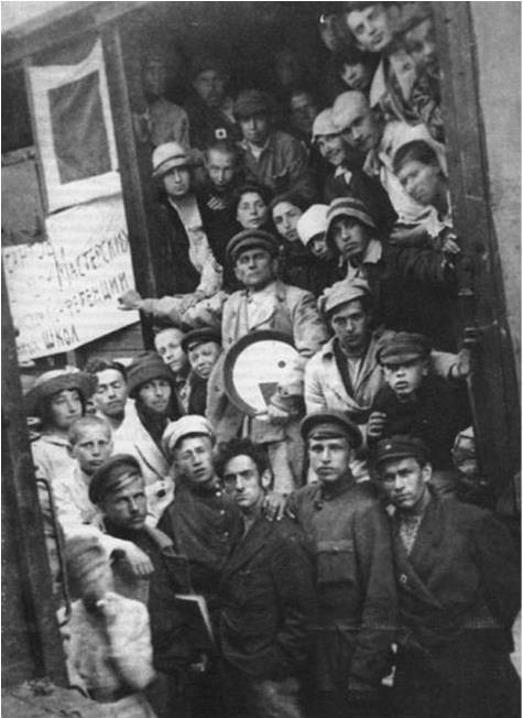 Иллюстрация к книге — Родина. Марк Шагал в Витебске [i_018.jpg]