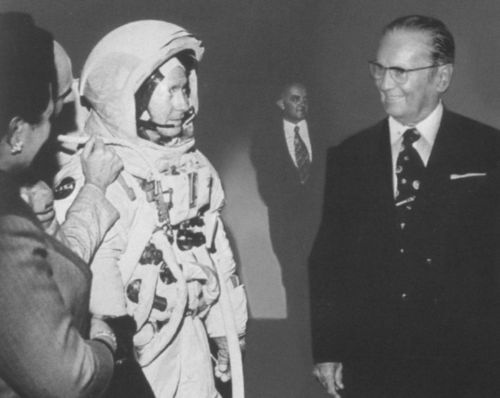 Иллюстрация к книге — Иосип Броз Тито [_38.jpg]