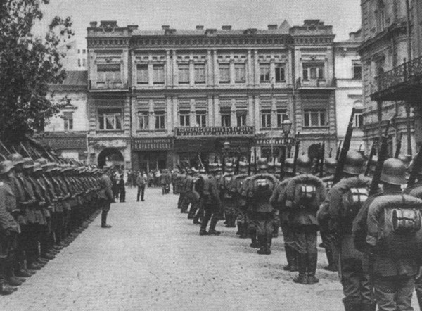 Иллюстрация к книге — Яков Блюмкин. Ошибка резидента [i_037.jpg]