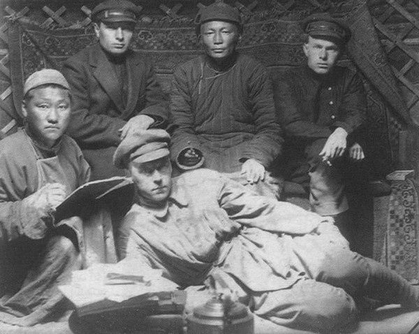 Иллюстрация к книге — Яков Блюмкин. Ошибка резидента [i_059.jpg]