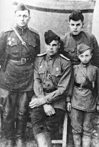 Иллюстрация к книге — Дневник детской памяти. Это и моя война [i_014.jpg]