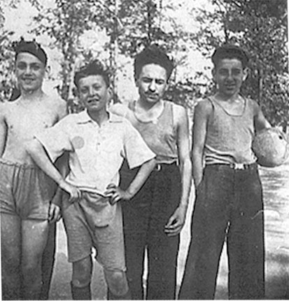 Иллюстрация к книге — Дневник детской памяти. Это и моя война [i_017.jpg]