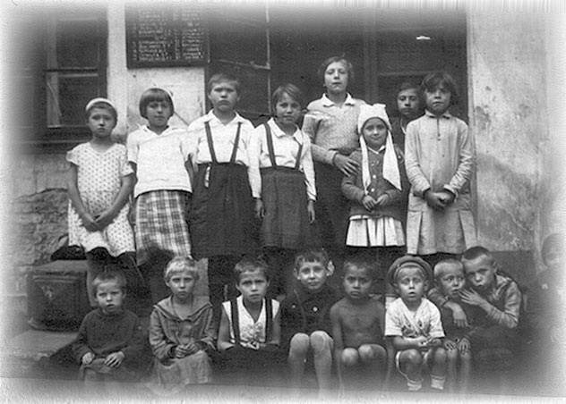 Иллюстрация к книге — Дневник детской памяти. Это и моя война [i_022.jpg]