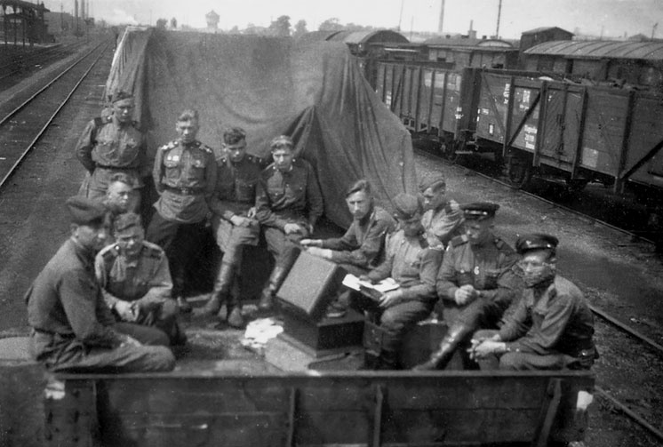 Иллюстрация к книге — Дневник детской памяти. Это и моя война [i_023.jpg]