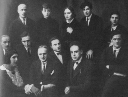 Иллюстрация к книге — Шостакович [i_012.jpg]