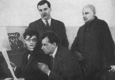 Иллюстрация к книге — Шостакович [i_024.jpg]