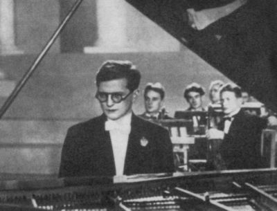 Иллюстрация к книге — Шостакович [i_030.jpg]