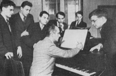 Иллюстрация к книге — Шостакович [i_031.jpg]