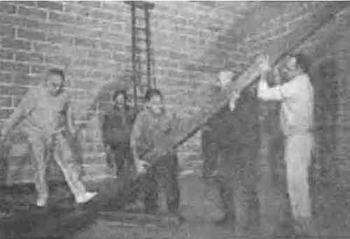 Иллюстрация к книге — Речи палача. Сенсационные откровения французского экзекутора [i_011.jpg]