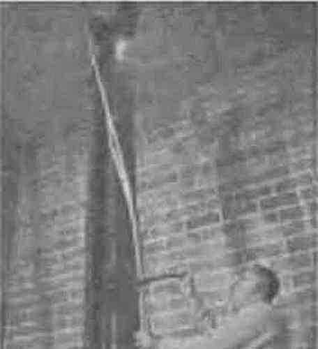 Иллюстрация к книге — Речи палача. Сенсационные откровения французского экзекутора [i_023.jpg]