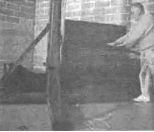 Иллюстрация к книге — Речи палача. Сенсационные откровения французского экзекутора [i_025.jpg]