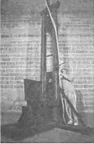 Иллюстрация к книге — Речи палача. Сенсационные откровения французского экзекутора [i_027.jpg]