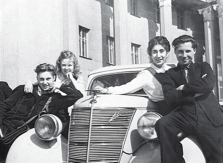 Иллюстрация к книге — Жизнь. Кино [i_006.jpg]