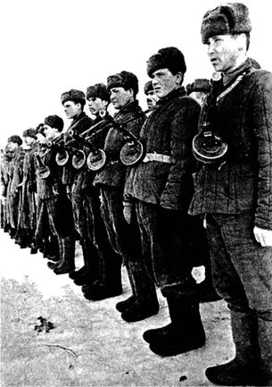 Иллюстрация к книге — Их послал на смерть Жуков? Гибель армии генерала Ефремова [i_036.jpg]