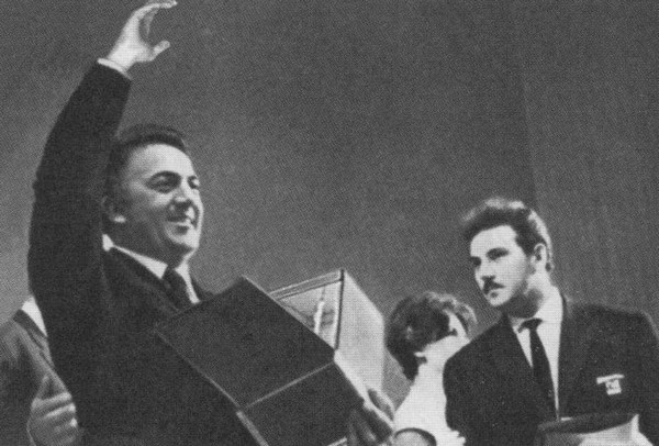 Иллюстрация к книге — Феллини [i_015.jpg]