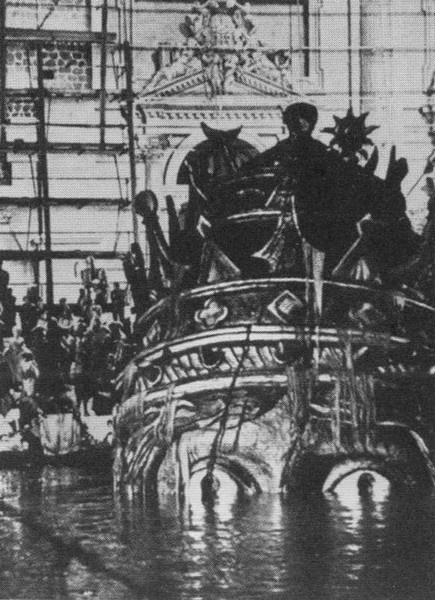 Иллюстрация к книге — Феллини [i_019.jpg]