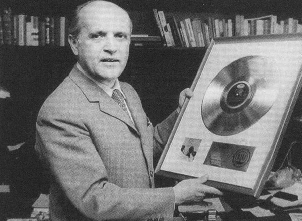 Иллюстрация к книге — Феллини [i_022.jpg]