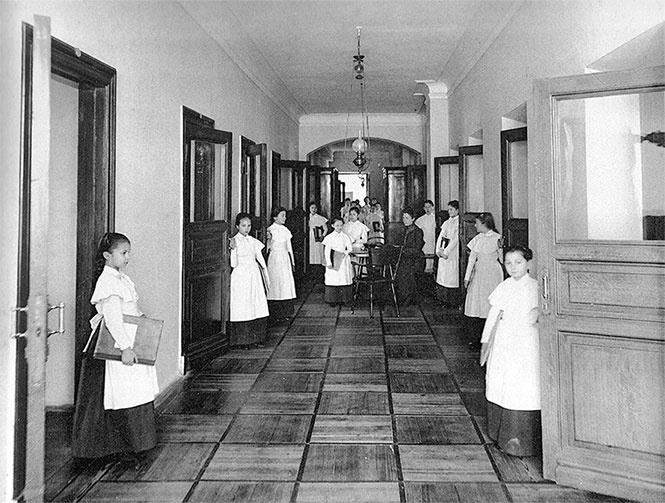 Иллюстрация к книге — Смольный институт. Дневники воспитанниц [i_008.jpg]