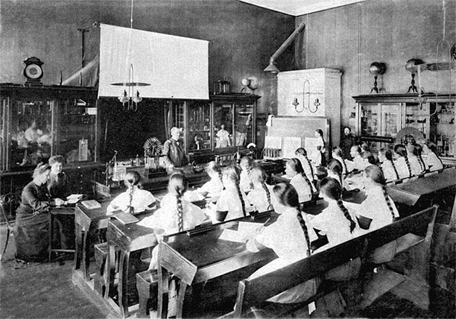 Иллюстрация к книге — Смольный институт. Дневники воспитанниц [i_018.jpg]