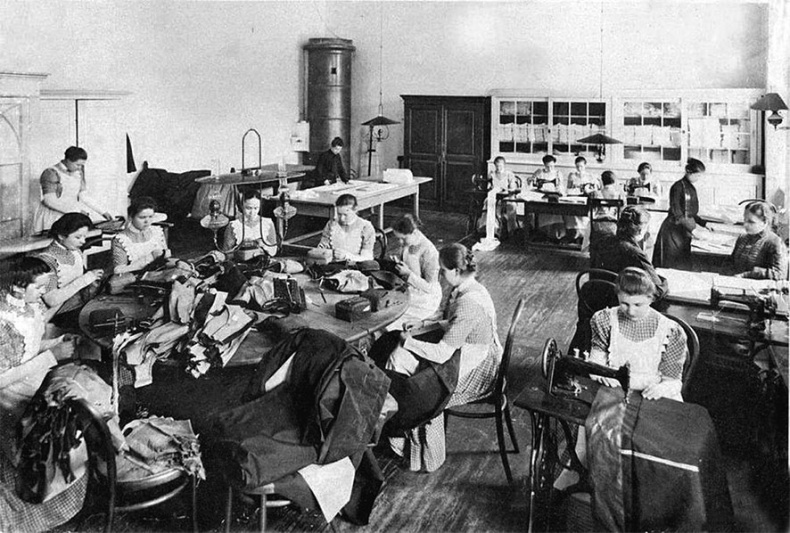 Иллюстрация к книге — Смольный институт. Дневники воспитанниц [i_023.jpg]