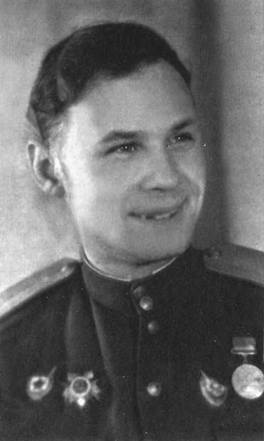 Иллюстрация к книге — 1000 ночных вылетов [i_001.jpg]