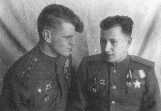 Иллюстрация к книге — 1000 ночных вылетов [i_004.jpg]