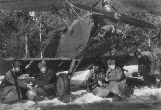 Иллюстрация к книге — 1000 ночных вылетов [i_010.jpg]