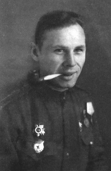 Иллюстрация к книге — 1000 ночных вылетов [i_015.jpg]