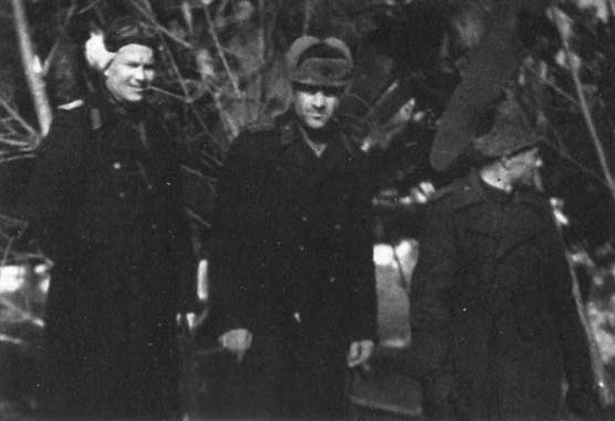 Иллюстрация к книге — 1000 ночных вылетов [i_016.jpg]