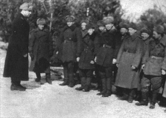 Иллюстрация к книге — 1000 ночных вылетов [i_017.jpg]