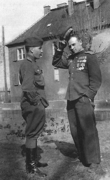 Иллюстрация к книге — 1000 ночных вылетов [i_018.jpg]