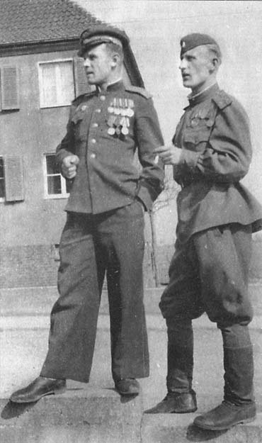 Иллюстрация к книге — 1000 ночных вылетов [i_019.jpg]