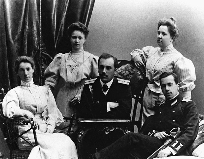 Иллюстрация к книге — Неизвестный Сикорский. &quot;Бог&quot; вертолетов [i_001.jpg]