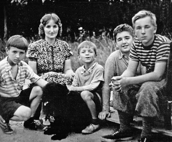 Иллюстрация к книге — Неизвестный Сикорский. &quot;Бог&quot; вертолетов [i_137.jpg]