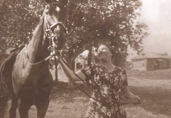 Иллюстрация к книге — Лидия Русланова. Душа-певица [i_044.jpg]