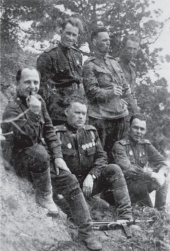 Иллюстрация к книге — Брежнев [i_015.jpg]